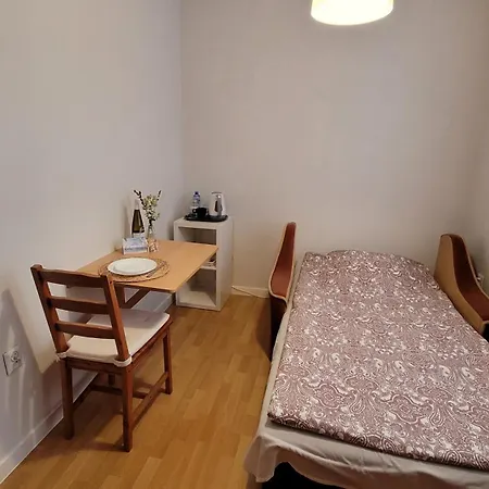 Δωμάτια σε οικογενειακή κατοικία Patraj *