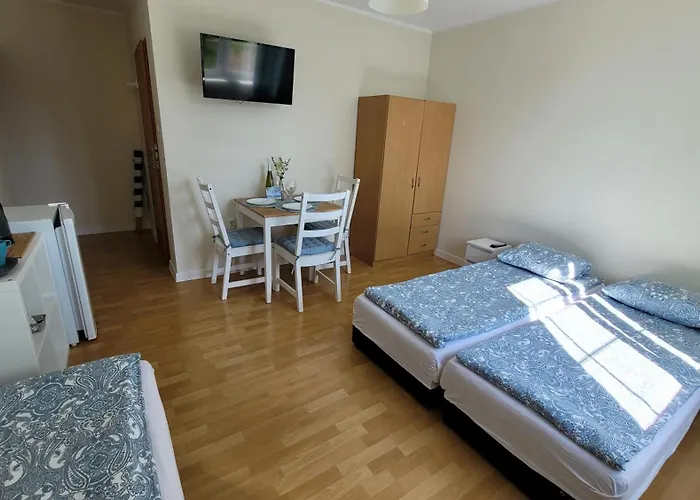 ホームステイ Patraj ミエレンコ